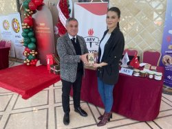 Nur Elif Bayara teşekkür plaketi